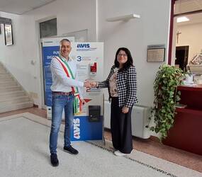 Consegna Totem informativo AVIS